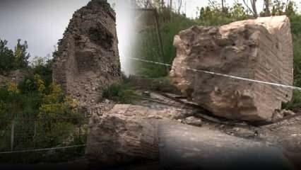 Deprem sonrası Fatih'teki tarihi surdan kopan dev kaya parçası yola düştü