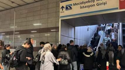 Metrobüs durağında "yürüyen merdiven arızası" yoğunluk oluşturdu