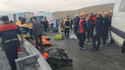Son Dakika: Van'da feci kaza: 7 kişi öldü, 12 kişi yaralandı