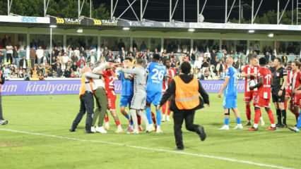 Süper Lig maçında ortalık karıştı! Yöneticiler sahaya indi