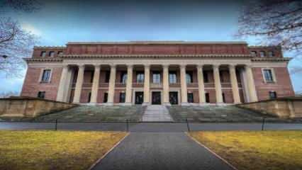 Trump'tan Harvard'a bir darbe daha... 1 milyar dolarlık fonu daha kesecek!