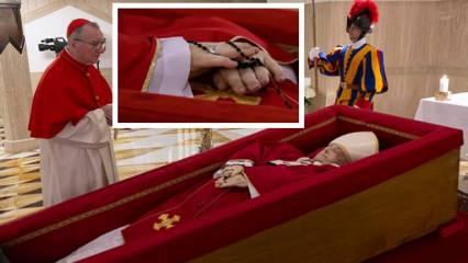 Vatikan, Papa Francis'in tabuttaki görüntüsünü paylaştı