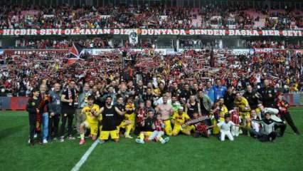 Süper Lig efsanesi 3. Lig'e yükseldi: Amatör maçı binlerce kişi seyretti