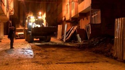 Bağcılar'da korkutan olay! 5 katlı bir bina yana doğru eğildi