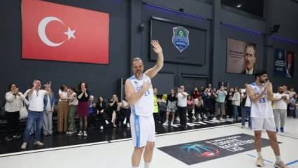 Eski milli basketbolcu Oğuz Savaş, parkelere veda etti