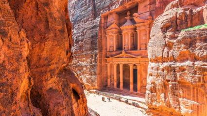 Petra Antik Kenti’nde sel: Bin 800 turist tahliye edildi!