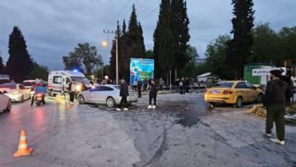 Taksi ile otomobilin çarpıştığı kaza kamerada: 6 yaralı