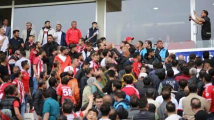 Taraftar isyan etti! Sivassporlu oyuncu taraftarla tartıştı