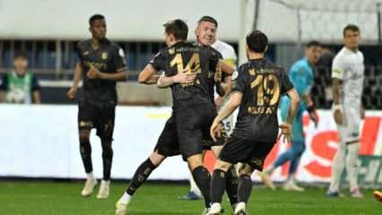 Trabzonspor'un yıldızı oyundan &ccedil;ıkma sebebini a&ccedil;ıkladı