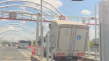 Avrasya Tüneli'nde yükseklik sınırını aşan kamyonet uyarı levhasına çarptı