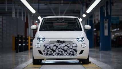 Efsane geri dönüyor: Hibrit Fiat 500 üretim bandında görüntülendi