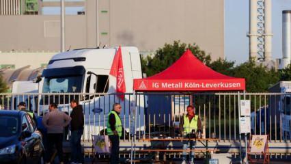 Ford fabrikası işçileri greve gitti
