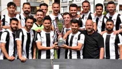 Nereden nereye! Süper Lig'in efsane takımı BAL'a yükseldi, kupasına kavuştu