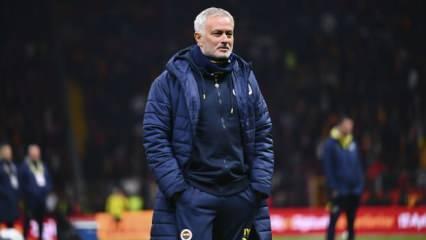 Şampiyonluk maçı öncesi flaş olay! Galatasaray tribünlerinde Mourinho pankartı