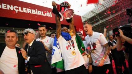 Süper Lig'e çıkan Gençlerbirliği, kupasını aldı