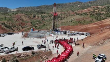 Bakan Bayraktar 'Müthiş bir şey' diyerek duyurdu! 6.1 milyar varil değerinde...
