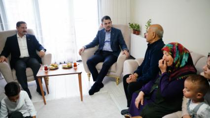 Bakan Kurum, Dikmece'de yeni evlerine yerleşen depremzede aileye misafir oldu