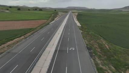 Bakan Uraloğlu açıkladı: Türkiye'nin ilk melodili yolu