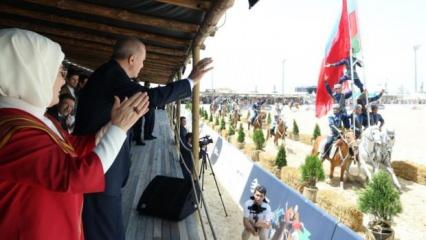 Başkan Erdoğan'ın Etnospor ziyaretinden ilgi çeken kare! O anları ayakta alkışladı...