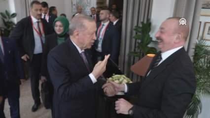 Cumhurbaşkanı Erdoğan'dan Macaristan'da Aliyev ile sıcak sohbet