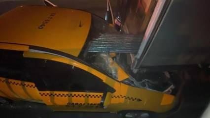 Ticari taksi, kamyonete ok gibi saplandı: 1 ölü, 1 yaralı