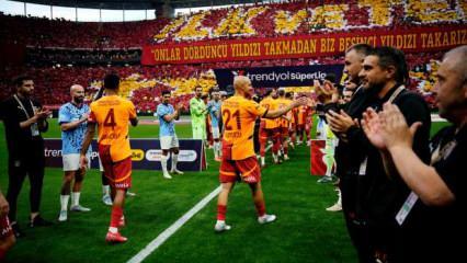 Başakşehir, şampiyon Galatasaray'ı alkışladı