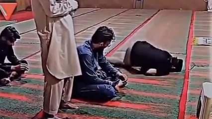 Camiide namaz kılarken hayatını kaybetti