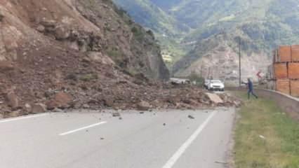 Gümüşhane’de heyelan! Yol ulaşıma kapandı