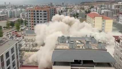 Hatay'da 7 katlı bina kağıt gibi yerle bir oldu!