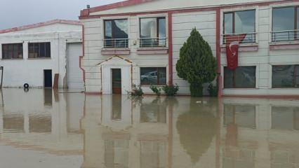 Kastamonu'da sağanak yağış sonrası sokakları su bastı