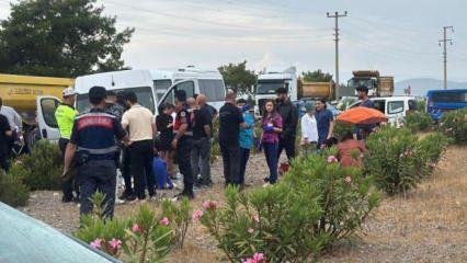 Minibüsle otomobil çarpıştı, 15 kişi yaralandı