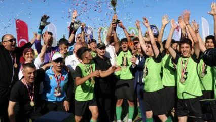 Muhtarların 'kulüp başkanı' olduğu turnuvada 200 futbolcu keşfedildi
