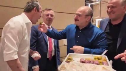 Mustafa Varank, şampiyonluk maçı öncesi Ali Koç'a okunmuş baklava yedirdi