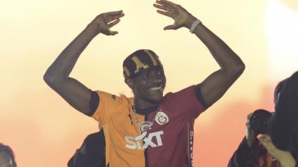 Osimhen'den kutlamalarda transfer sözleri