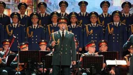 Rus Kızılordu'dan 3 Türk'e selam! Sürpriz ayakta alkışlandı