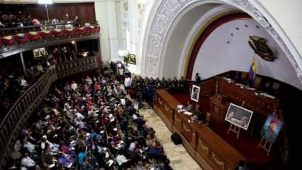 Venezuela'da iktidar partisi parlamento seçimlerinde 253 sandalye kazandı