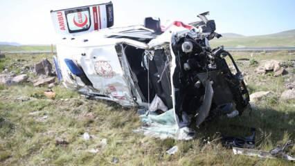 Kars'ta ambulans şarampole uçtu