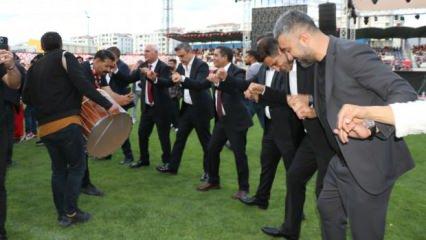 25 yıl sonra 1. Lig'e y&uuml;kseldiler! Halaylarla kutladılar