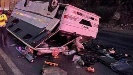 Hatay'da işçileri taşıyan midibüs devrildi: Çok sayıda yaralı var