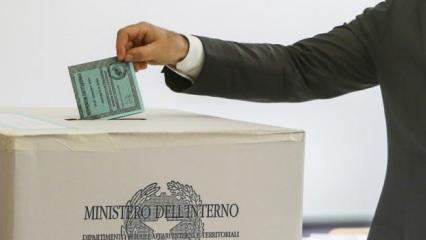 İtalya'da referandum! Halk sandık başında
