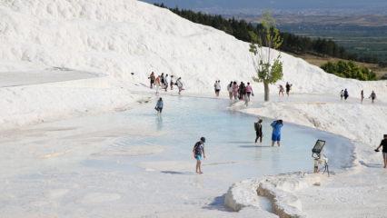 “Beyaz cennet” Pamukkale’de bayram tatili hareketliliği!