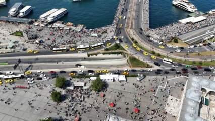 Eminönü ve Galata Köprüsü'ndeki bayram hareketliliği havadan görüntülendi