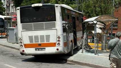 Eskişehir'de otobüs tramvay durağına çarptı