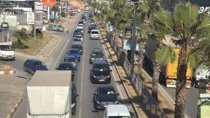 İlçeye 24 saatte 50 bin araç giriş yaptı! Trafik durma noktasına geldi...