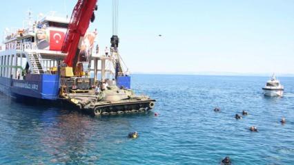 Saros Körfezi'ne dikkat çeken misafir: Suyun dibine tank batırdılar