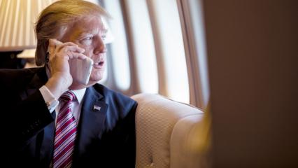Trump casuslarla dans ediyor! Kullandığı telefon açıklandı