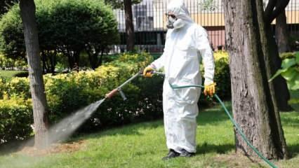 Bağcılar'da parklar ve yeşil alanlar ilaçlanıyor
