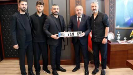 'Bu hediyenin para karşılığı yok': Emniyet'ten Vanspor'a unutulmaz anı