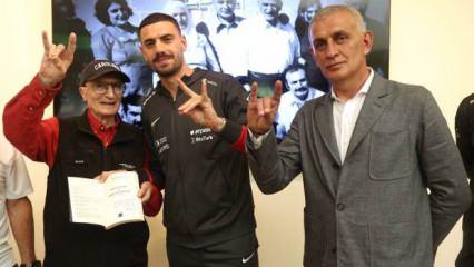 Bizim Çocuklar'dan Aziz Sancar'a ziyaret! ABD'de bozkurt pozu