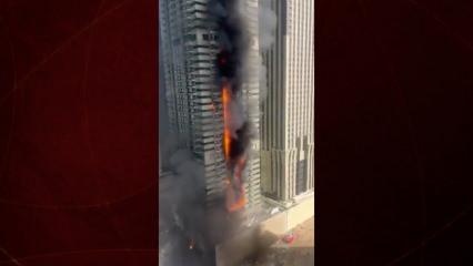 Dubai Marina'da 67 katlı gökdelende yangın paniği: 4000 kişi tahliye edildi